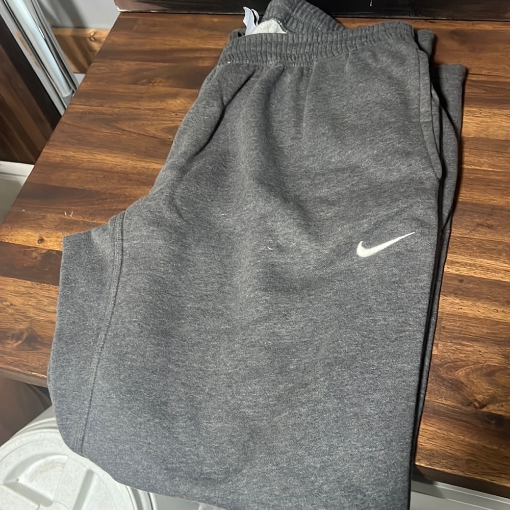 Nike mens xl sweat pants in dark gray